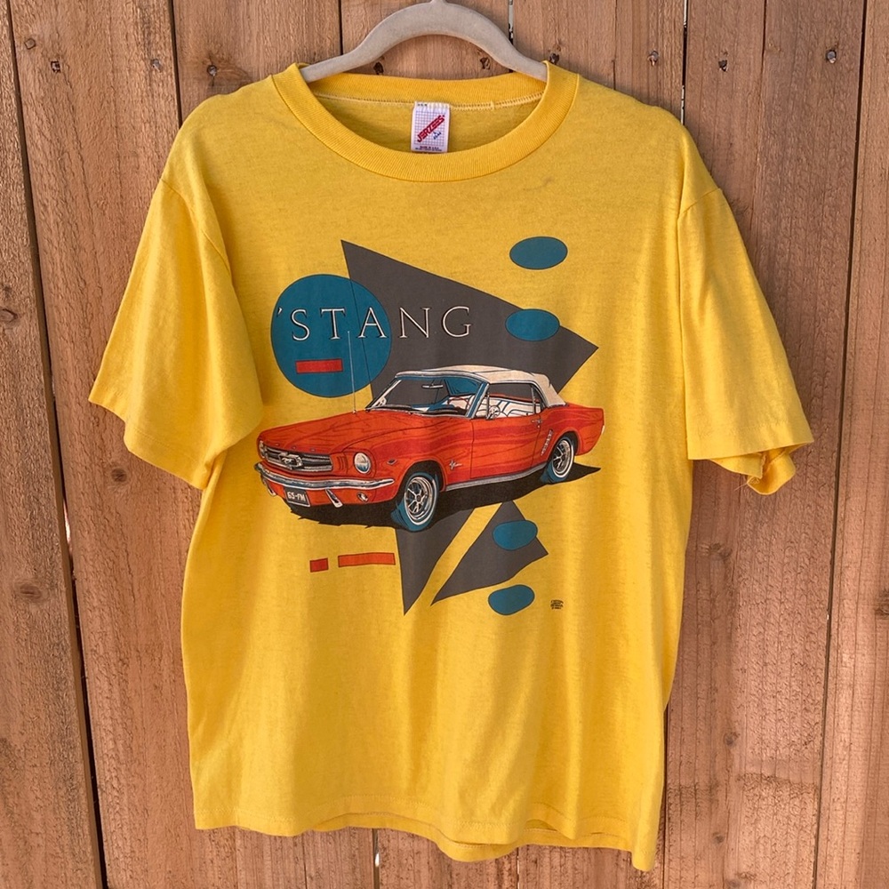 Vintage Ford Mustang Men's Tshirt Size Large Yellow Mustang Convertible 80s